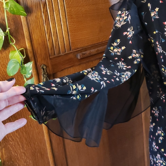 Elegant, fun, unique dress - Picture 2 of 7